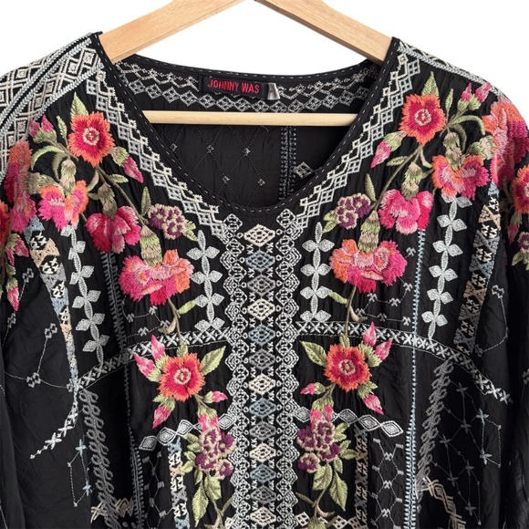 Johnny Was Carnation Heavily Embroidered Georgette Black Floral Blouse Size S - Picture 3 of 9